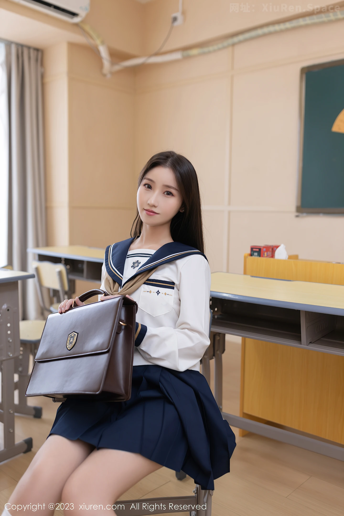 图片[2]-[XiuRen秀人网]2023.05.10 VOL.6709 杏子Yada JK水手制服加白色丝袜美腿性感私房写真集-秀人网官方网站